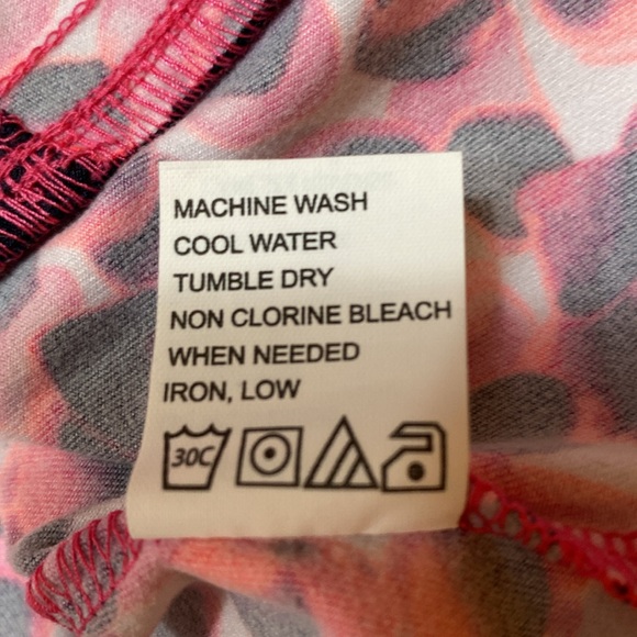 NWT Tail Golf Top Women’s Size S UPF 50 1/2 Zipper Long Sleeve Pink/Black Print - Picture 6 of 11